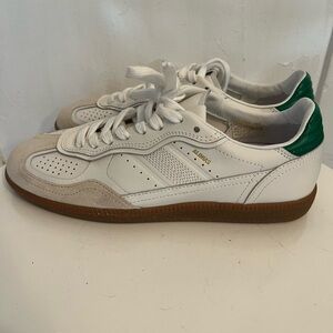 ALOHAS Tb. 490 rife grain leather shoe with gum sole. Size 38. BRAND NEW.